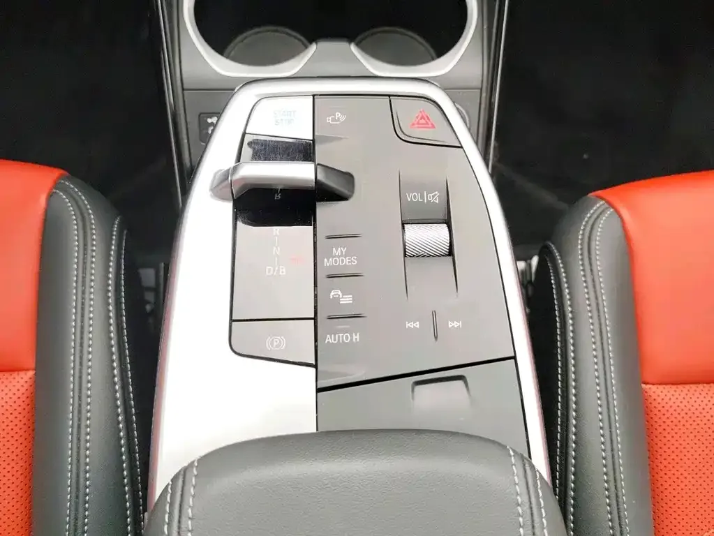 BMW iX1 2025 из CN, фото 4