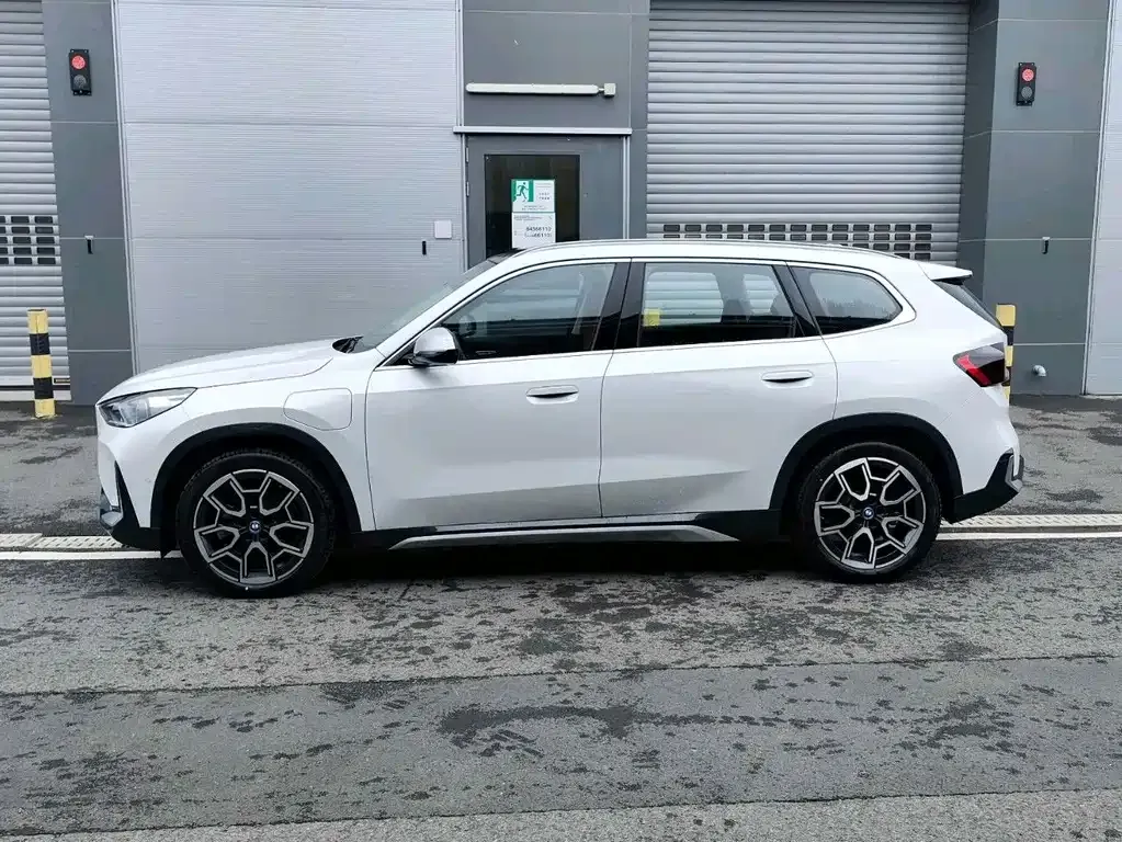 BMW iX1 2025 из CN, фото 9