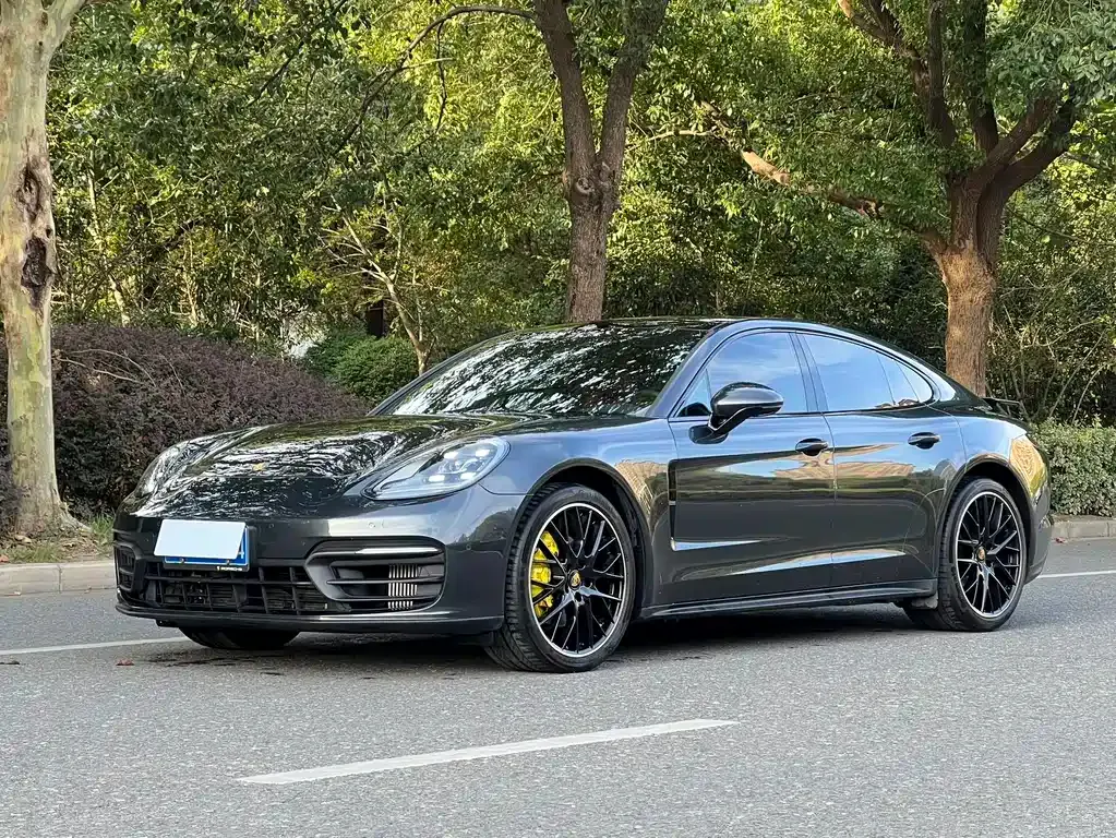Porsche Panamera — фото 1