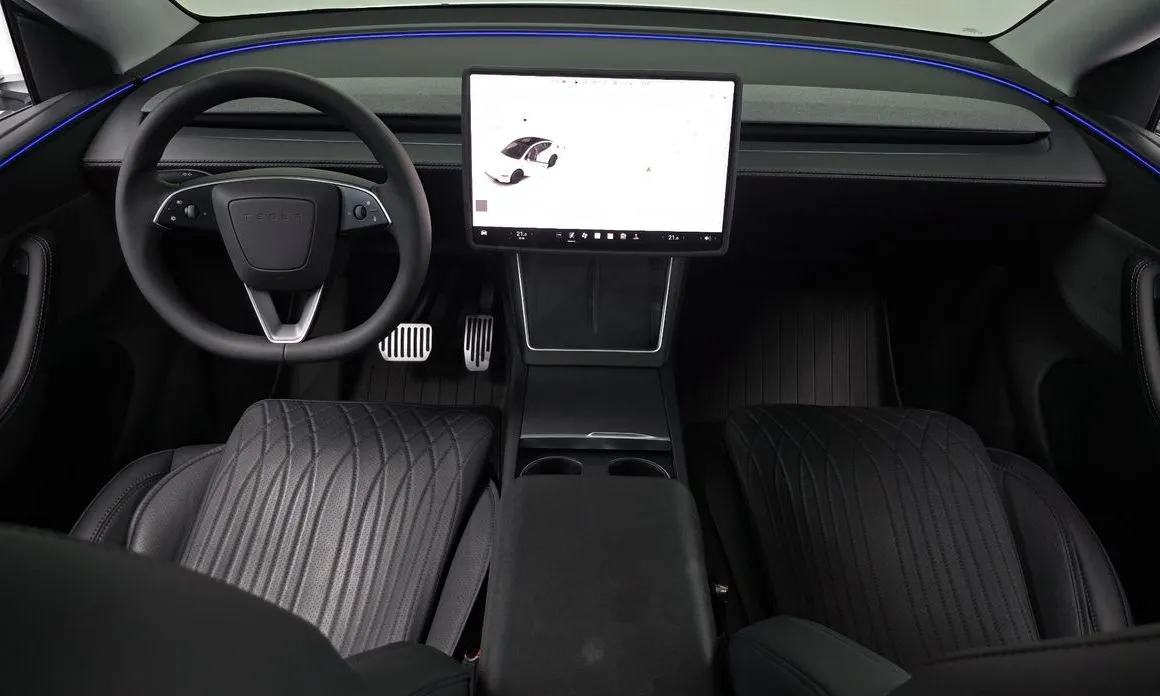 Tesla Model Y — фото 10