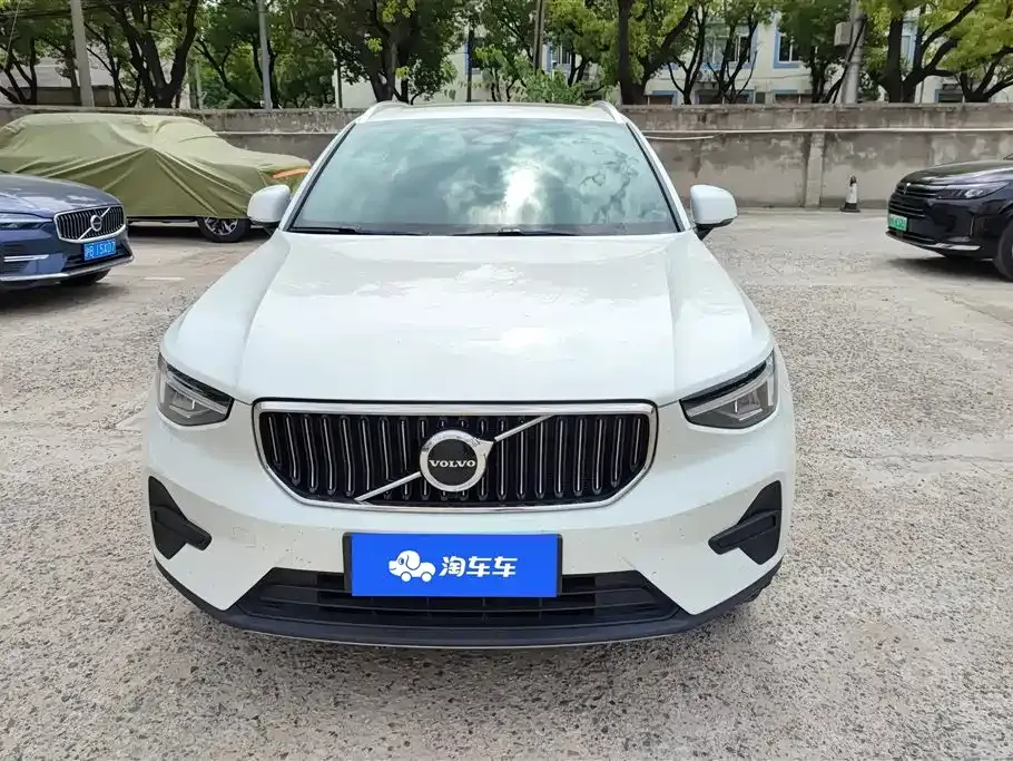 Volvo XC40 — фото 9