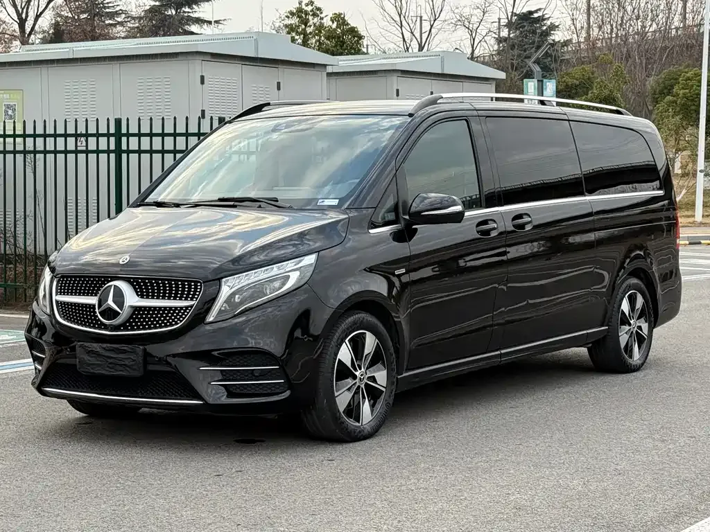Mercedes-Benz V-Class — фото 1