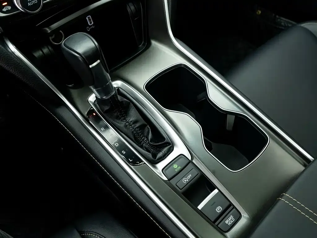 Honda Accord — фото 6