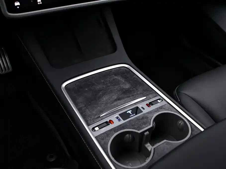 Tesla Model 3 — фото 7
