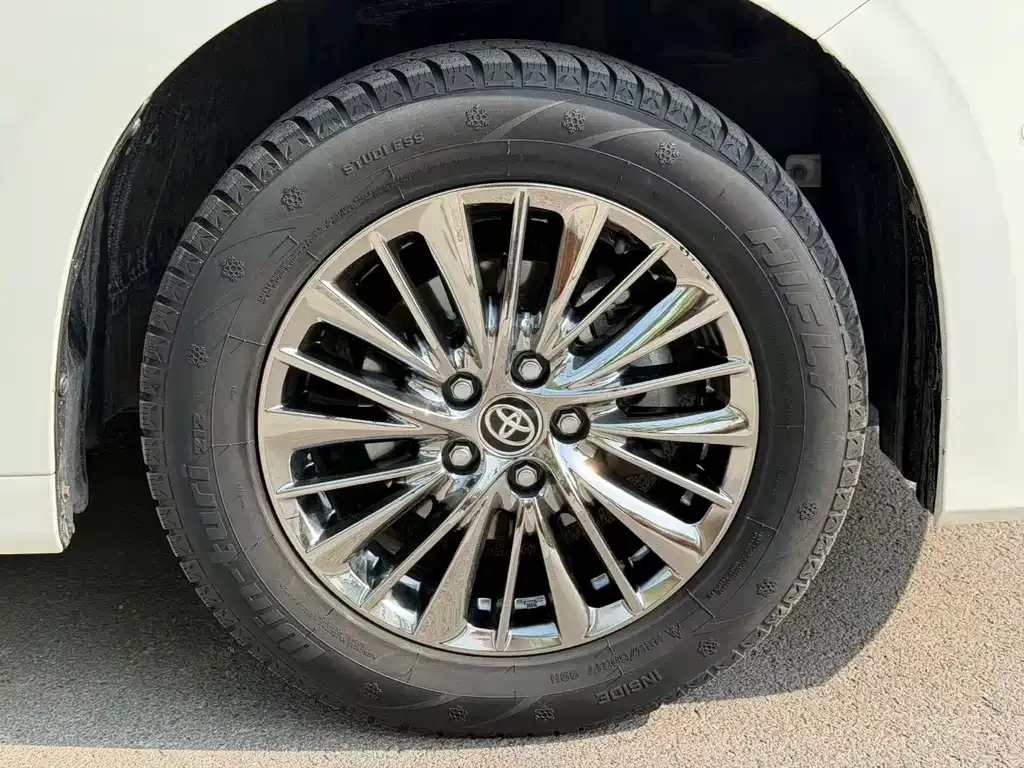 Toyota Alphard — фото 5
