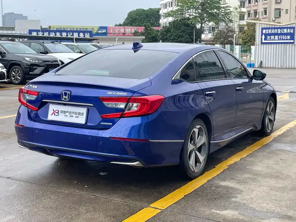 Honda Accord — фото 8