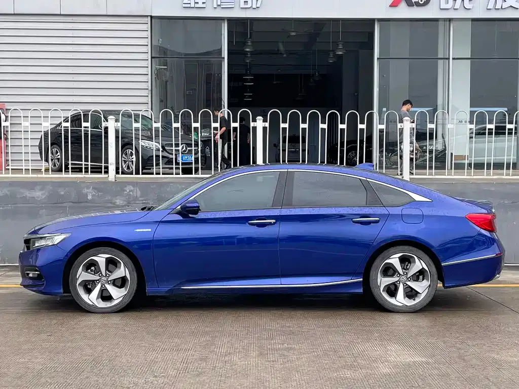 Honda Accord — фото 10