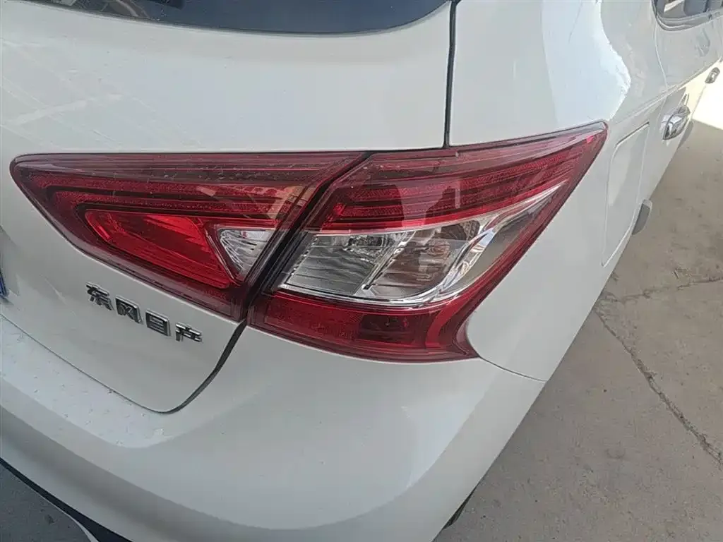 Nissan Tiida 2023 из CN, фото 4