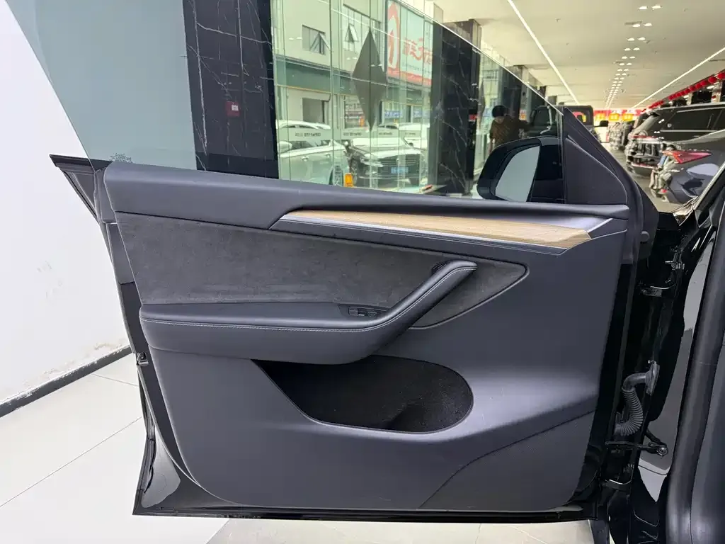 Tesla Model Y 2023 из CN, фото 9
