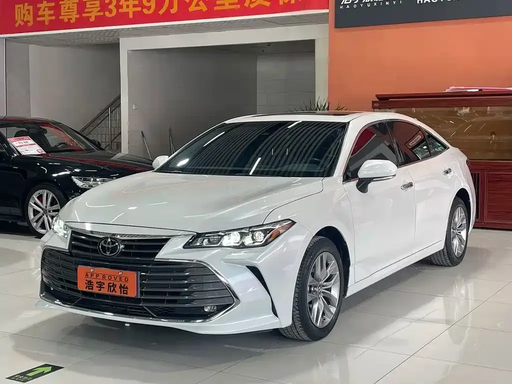 Toyota Avalon — фото 1