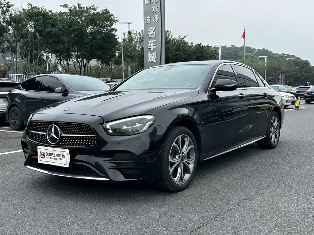 Mercedes-Benz E-Class — фото 1