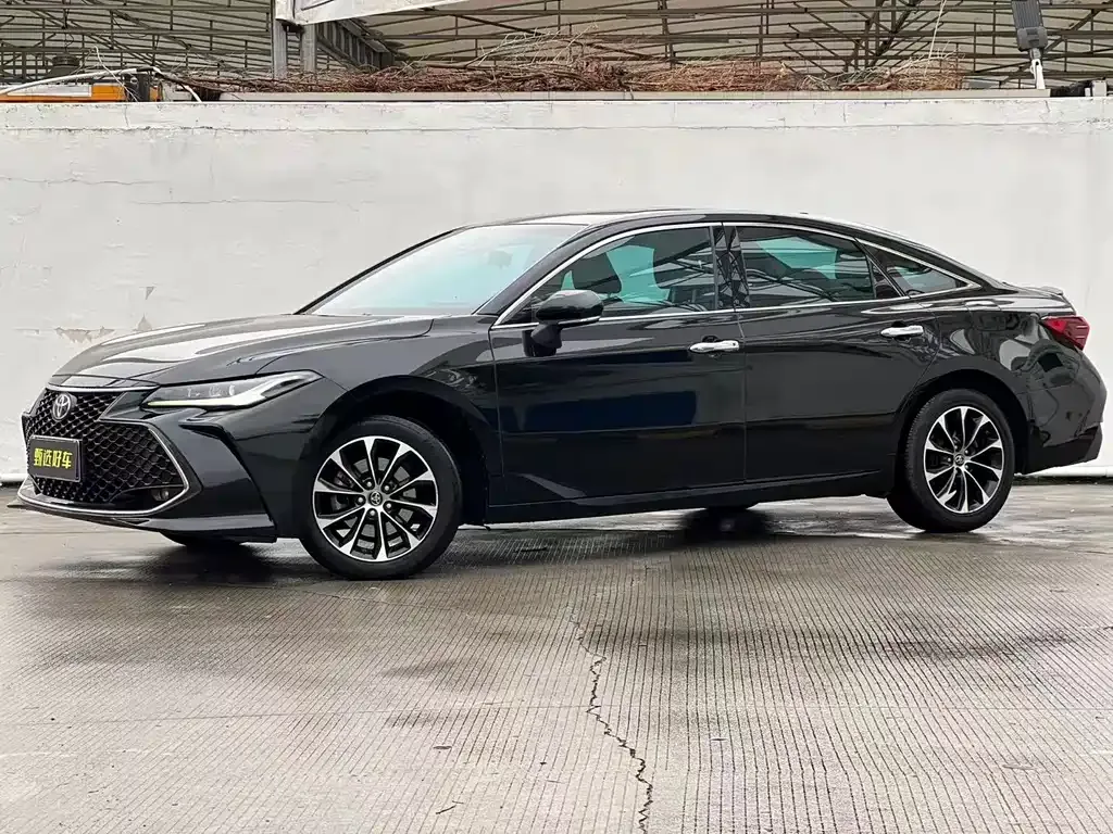Toyota Avalon — фото 1
