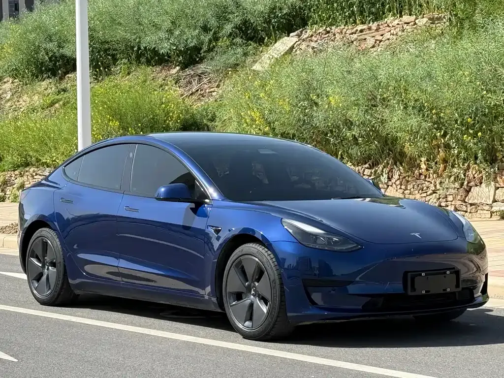 Tesla Model 3 — фото 9