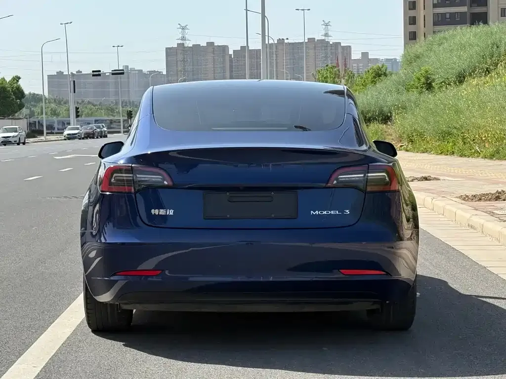 Tesla Model 3 — фото 5