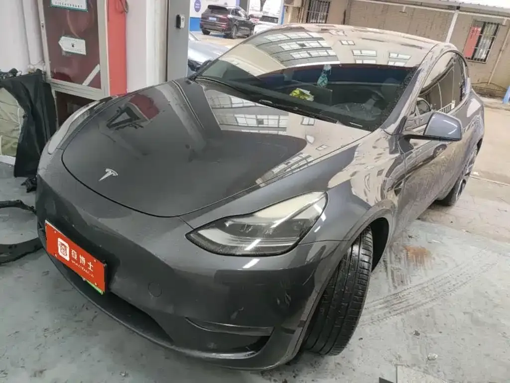 Tesla Model Y — фото 1