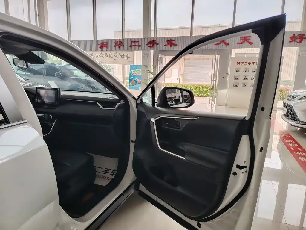 Toyota RAV4 2023 из CN, фото 5