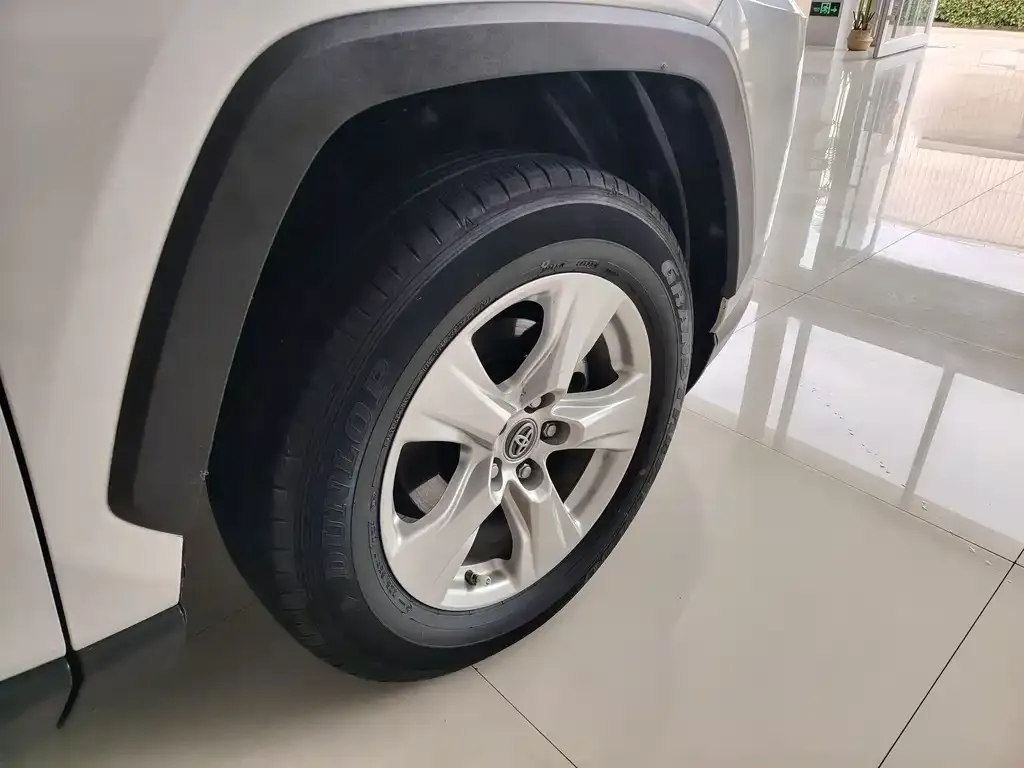 Toyota RAV4 2023 из CN, фото 6