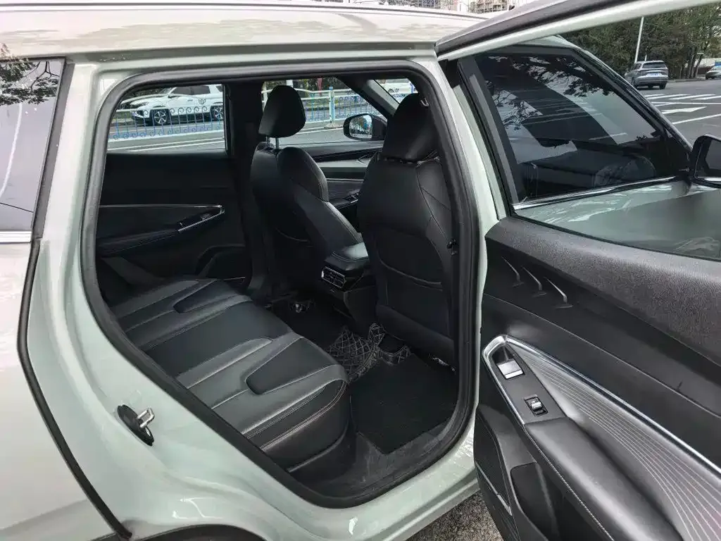 Geely Boyue 2023 из CN, фото 2
