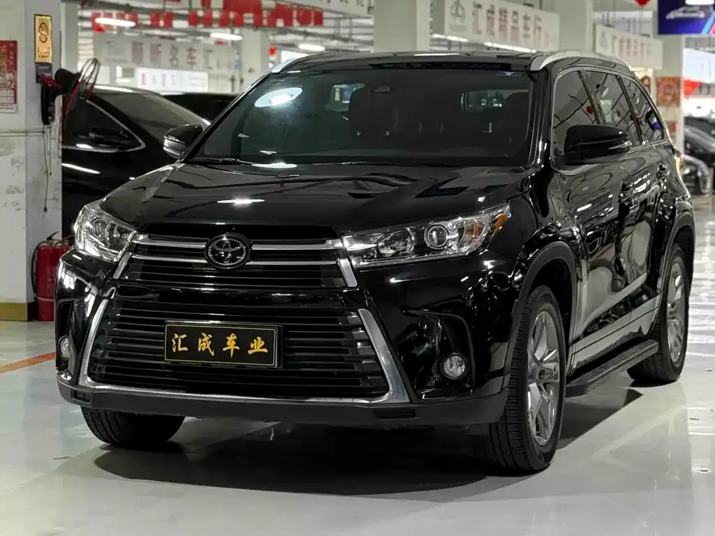 Toyota Highlander — фото 1