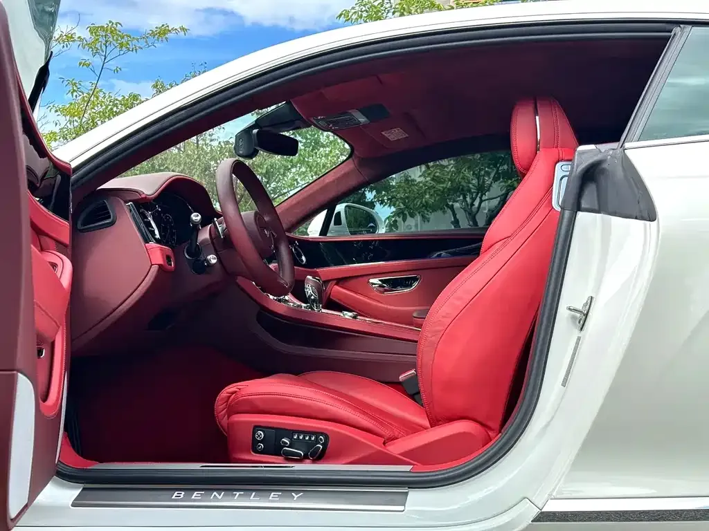 Bentley Continental 2021 из CN, фото 3