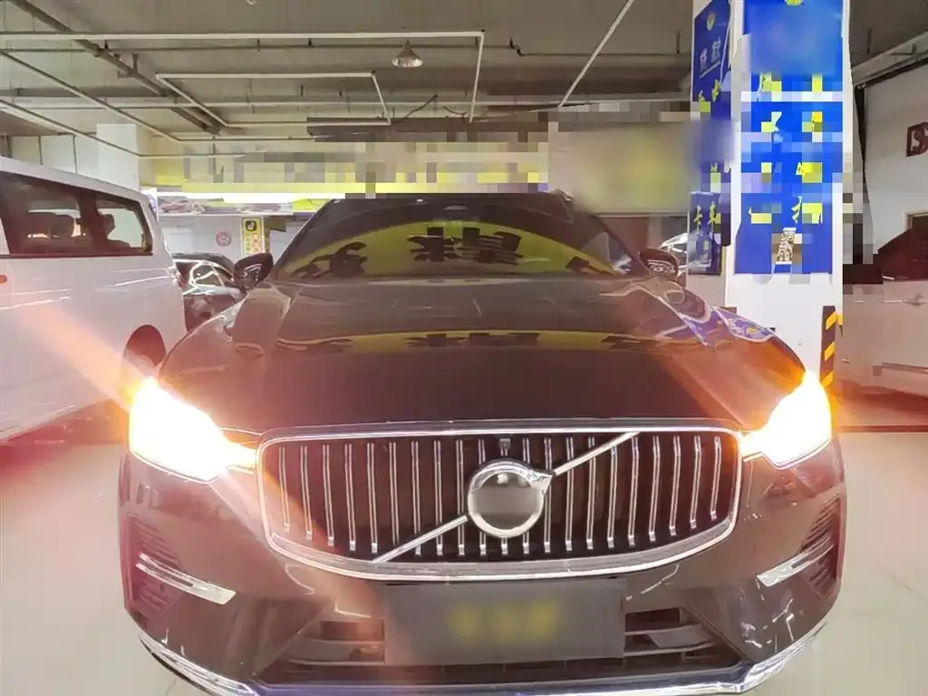 Volvo XC60 — фото 10