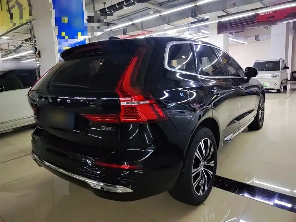 Volvo XC60 — фото 8