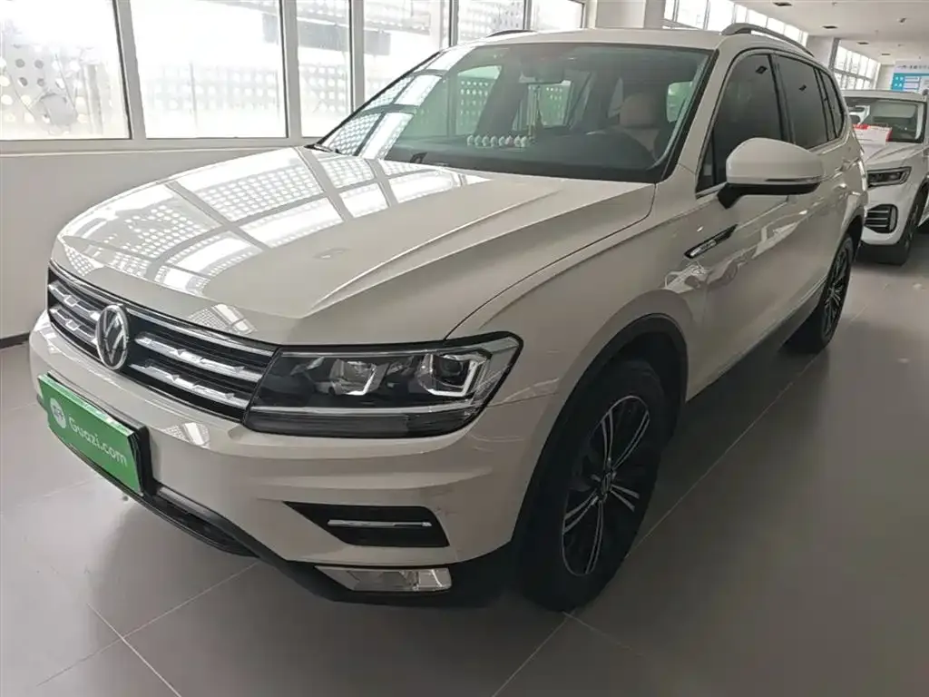 Volkswagen Tiguan L — фото 1