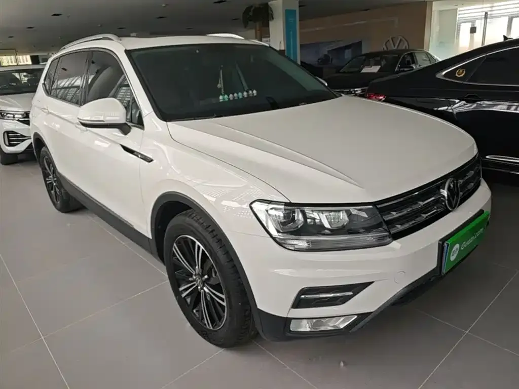 Volkswagen Tiguan L — фото 5