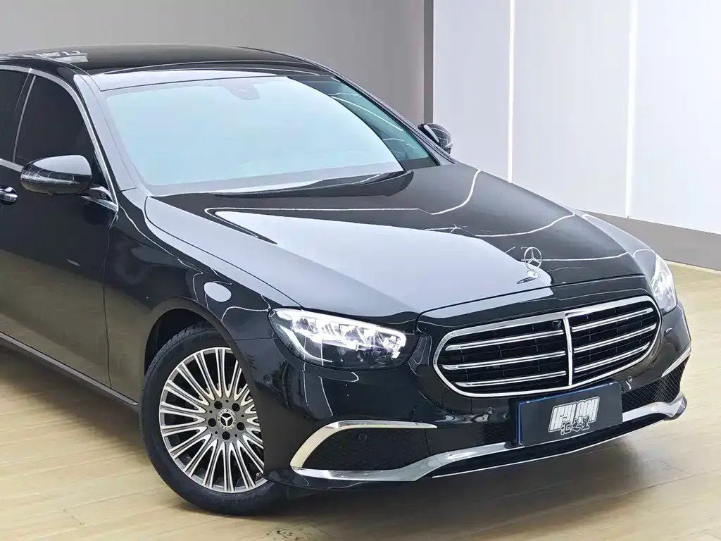 Mercedes-Benz E-Class — фото 10