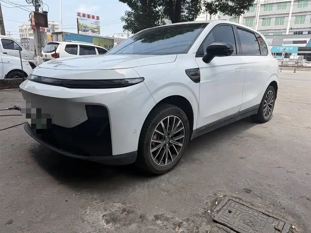Leapmotor B10