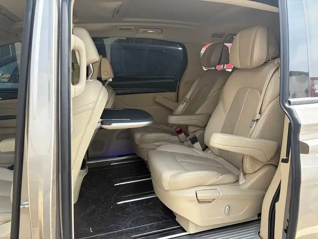 Buick GL8 2023 из CN, фото 2