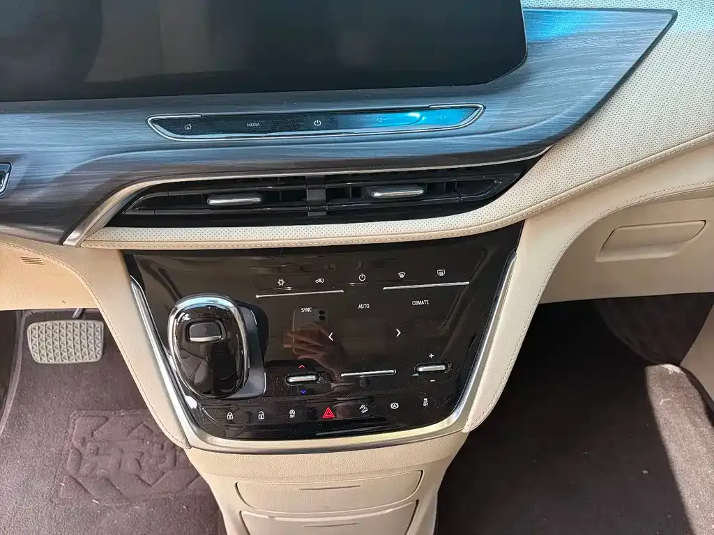 Buick GL8 2023 из CN, фото 6