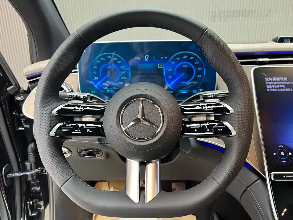 Mercedes-Benz EQE SUV — фото 9