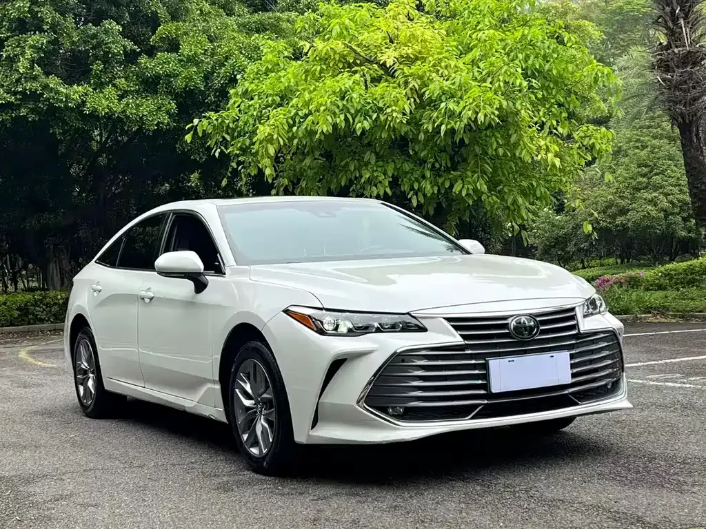 Toyota Avalon — фото 1