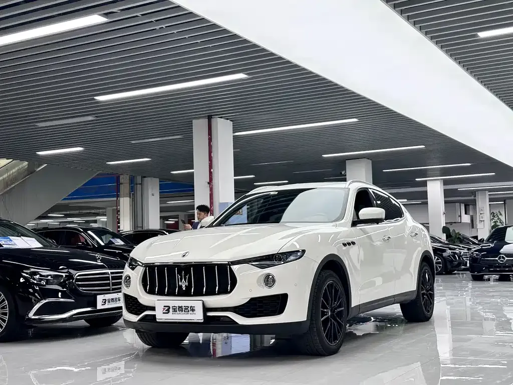 Maserati Levante — фото 1