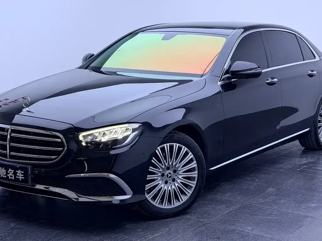 Mercedes-Benz E-Class — фото 1