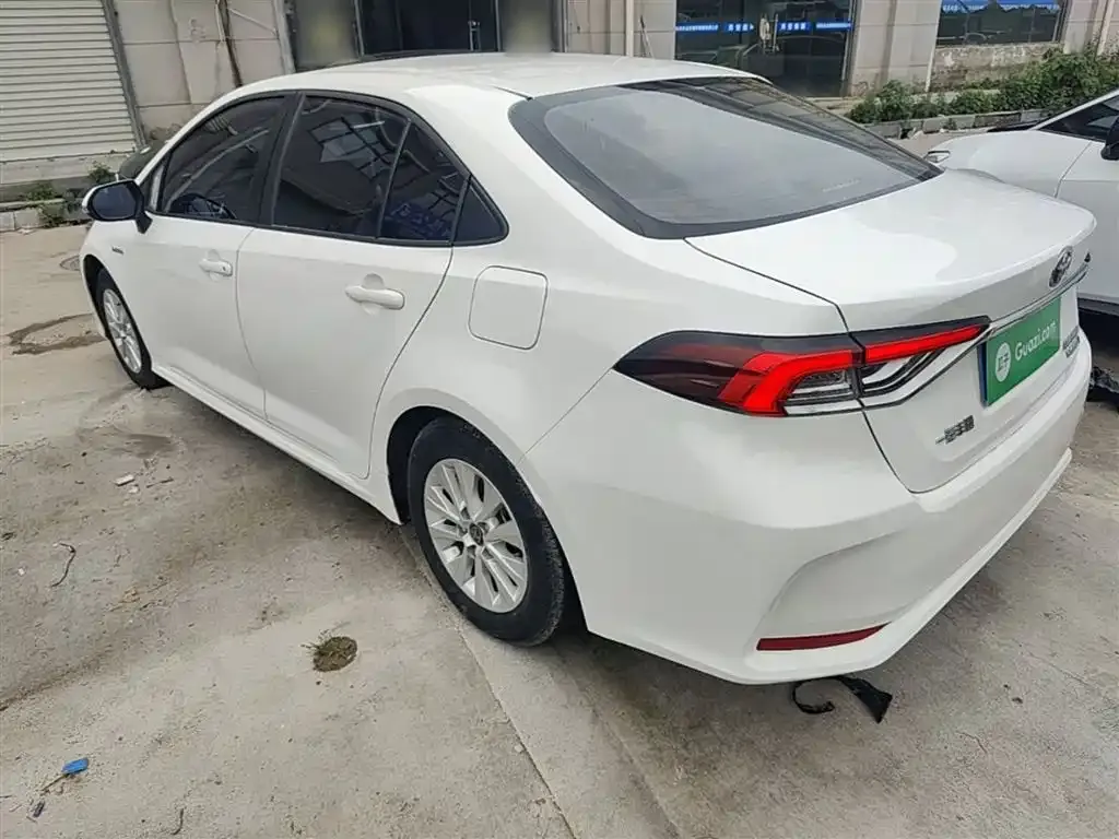 Toyota Corolla — фото 10