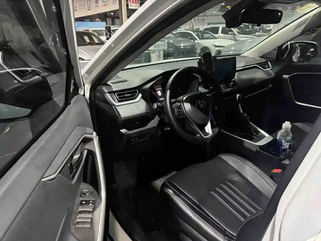 Toyota RAV4 2024 из CN, фото 3