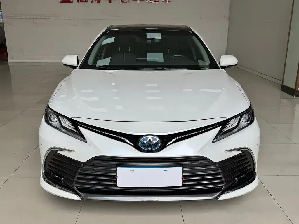 Toyota Camry — фото 4