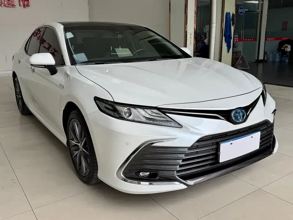 Toyota Camry — фото 3