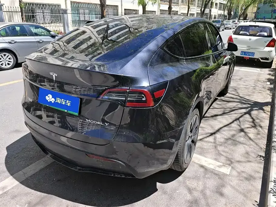 Tesla Model Y — фото 10