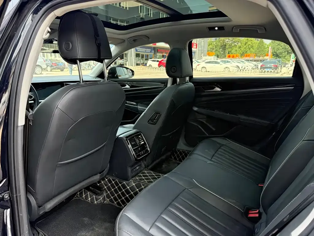 Volkswagen Passat — фото 8
