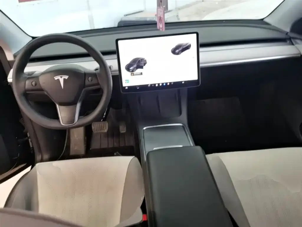 Tesla Model Y — фото 5