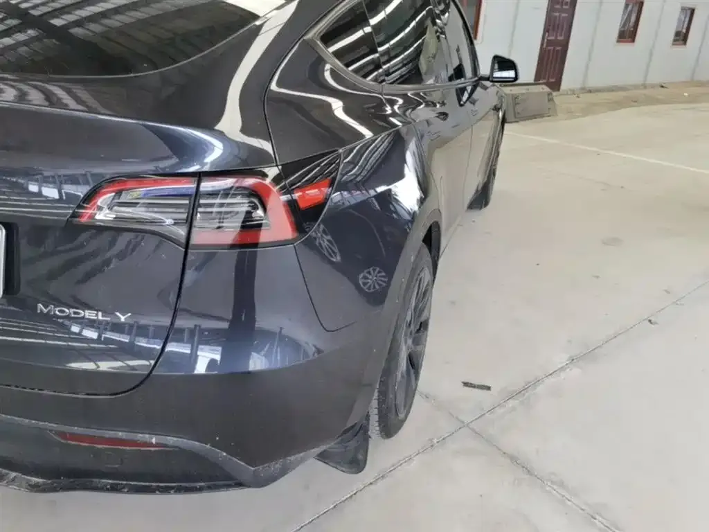 Tesla Model Y — фото 9
