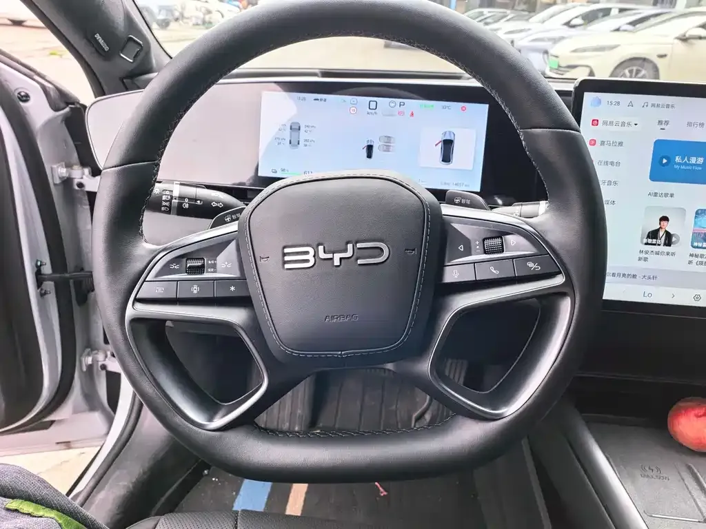 BYD Seal — фото 10