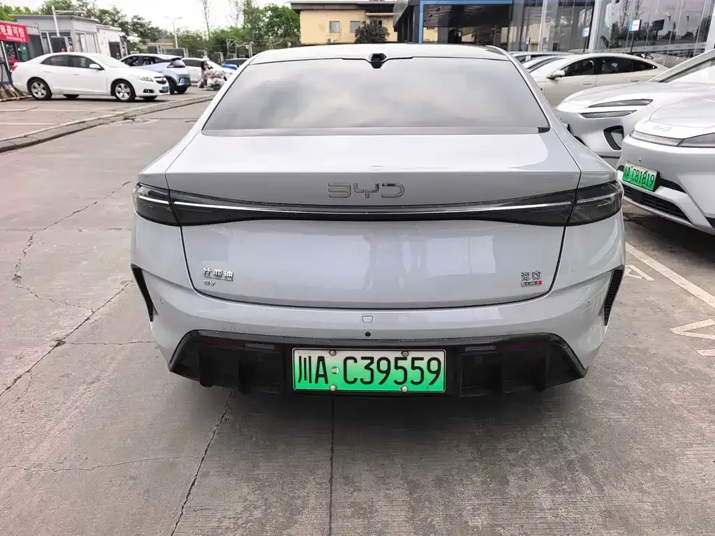 BYD Seal — фото 5