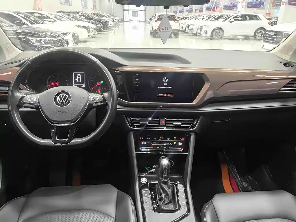Volkswagen Tharu — фото 3