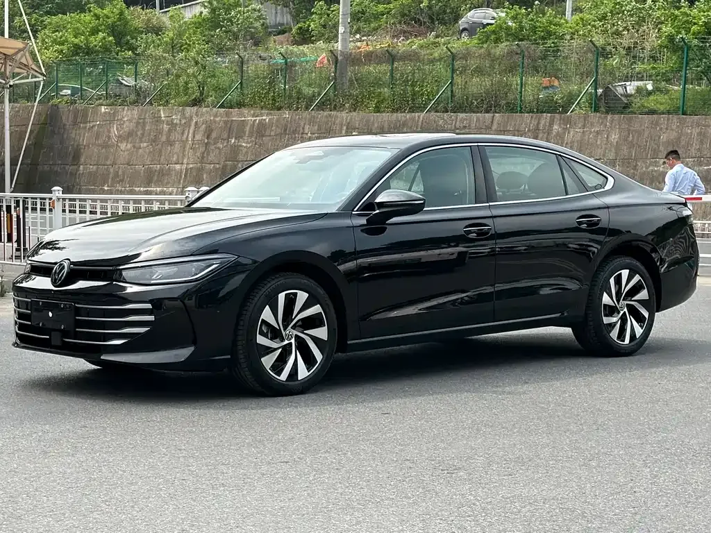 Volkswagen Passat — фото 1
