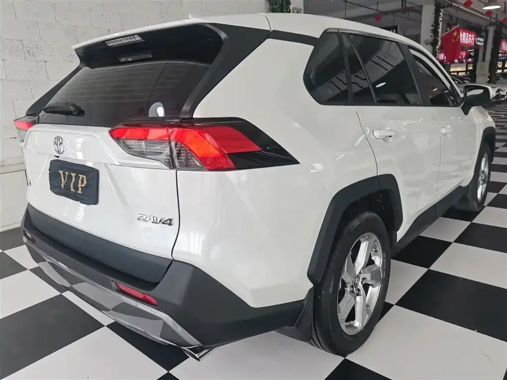 Toyota RAV4 — фото 5