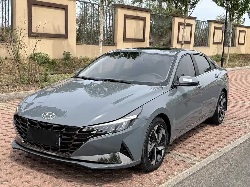 Hyundai Elantra — фото 1